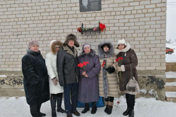 Человек-эпоха: в с.Усть-Вымь открыли мемориальную доску в честь главы села Николая Некрасова