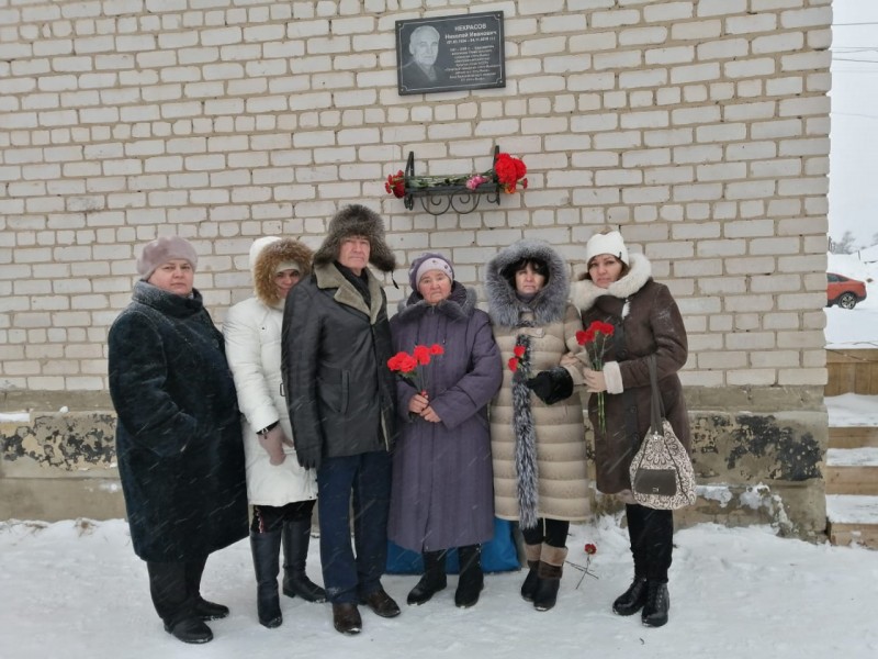 Человек-эпоха: в с.Усть-Вымь открыли мемориальную доску в честь главы села Николая Некрасова