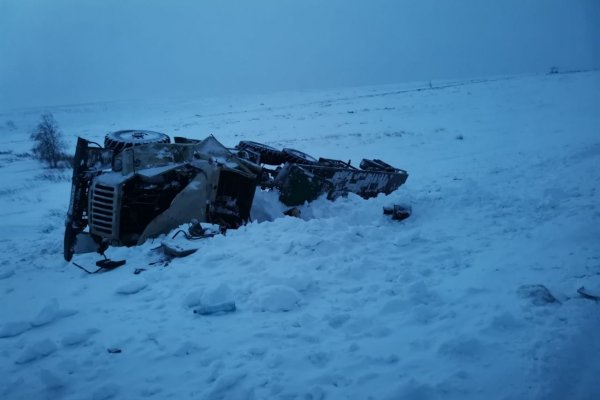 В Воркуте перевернулся тягач, погиб водитель и пострадал пассажир