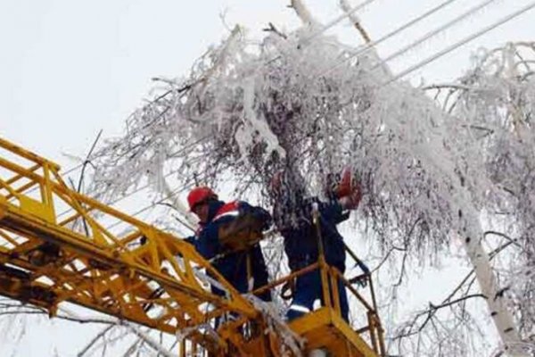 Герои коммунальных служб: как в Коми устраняют аварии в экстремальных для жизни и здоровья условиях