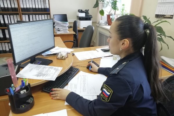 Судебные приставы помогли жительнице Краснозатонского выселить бывшего сожителя из квартиры



