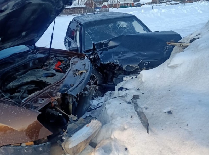 В Печоре во время столкновения автомобилей пострадали пять человек, трое из них - дети