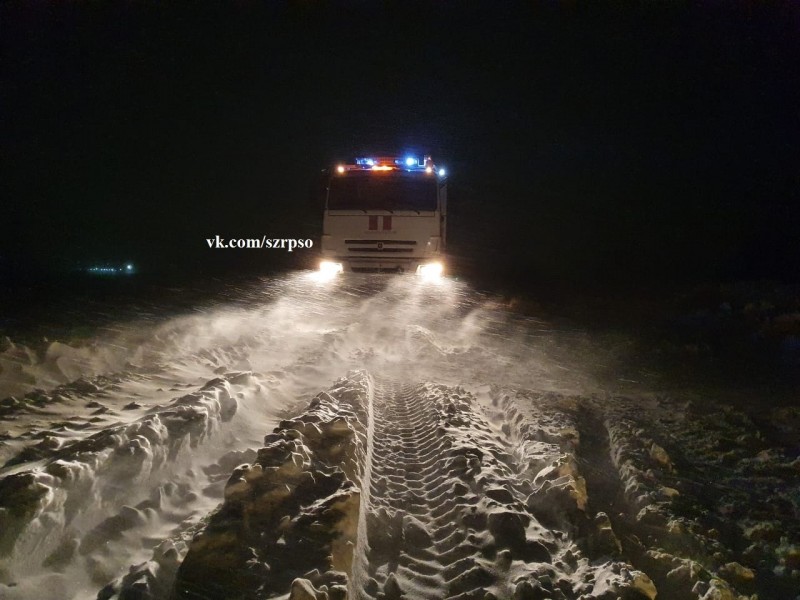 Арктический спасотряд выезжал на помощь провалившимся в ручей воркутинцам 