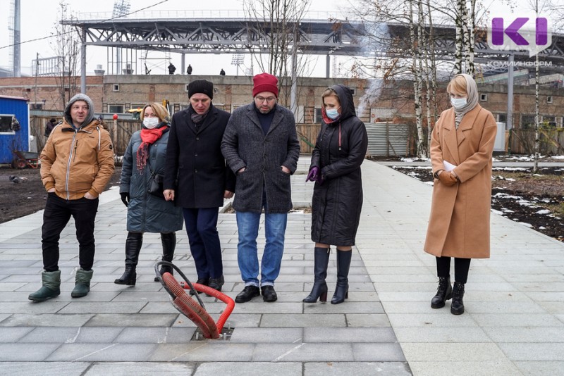 В Сыктывкаре на площади "под часами" появятся расписанные в национальном стиле качели