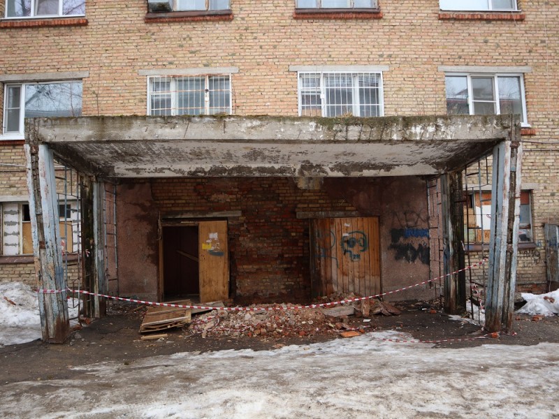 ОНФ в Коми призвал власти взять на особый контроль ситуацию с обрушающимся домом на улице Катаева в Сыктывкаре