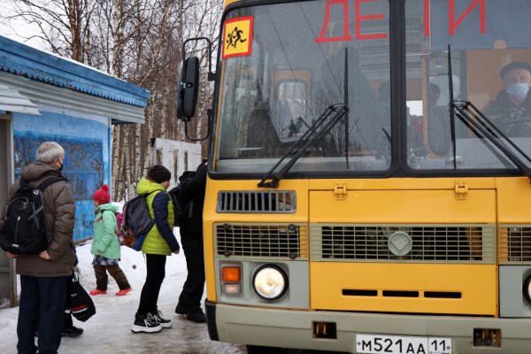 Парк школьных автобусов в Инте пополнился благодаря поддержке Владимира Уйба
