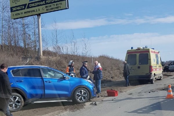 На трассе под Ухтой столкнулись два кроссовера