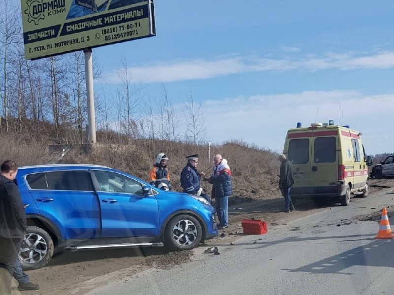 На трассе под Ухтой столкнулись два кроссовера