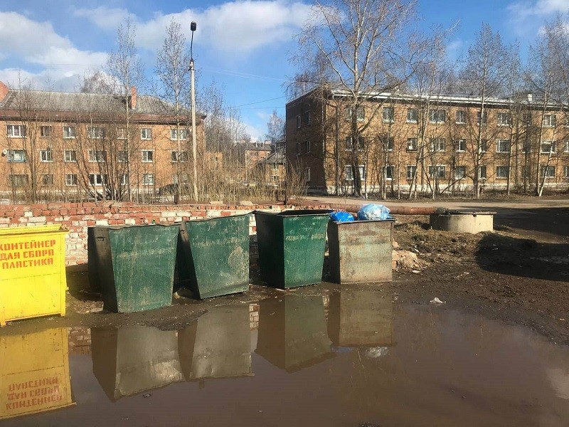 В Коми после обращения активистов Народного фронта власти организовали ликвидацию свалки в центре поселка Дальний 