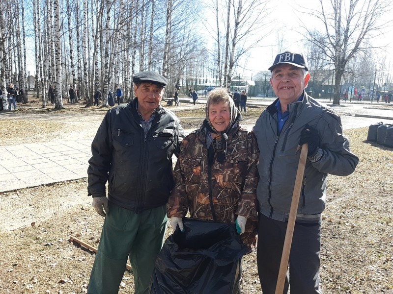 Ветераны СЛДК провели субботник у мемориала погибшим сотрудникам предприятия