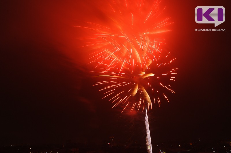 Салют в Сыктывкаре впервые запустят с баржи в акватории Сысолы