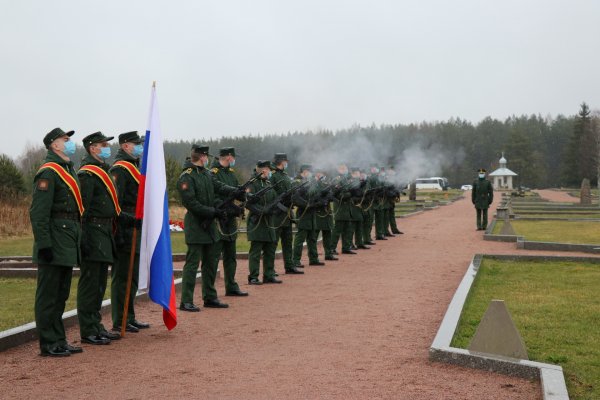В честь участников обороны Ленинграда из Коми на Невском пятачке прогремел праздничный салют