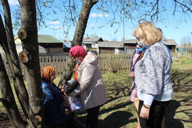 Глава Койгородского района Лариса Ушакова поздравила с Днем Победы участницу Великой Отечественной войны