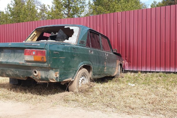 В Ухте 16-летняя девушка на ВАЗе врезалась в металлический забор