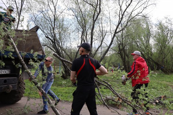 Интинцы вышли на субботник в Парк культуры и отдыха