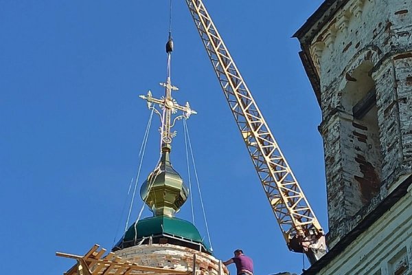 На Богоявленский храм деревни Ляли водрузили крест