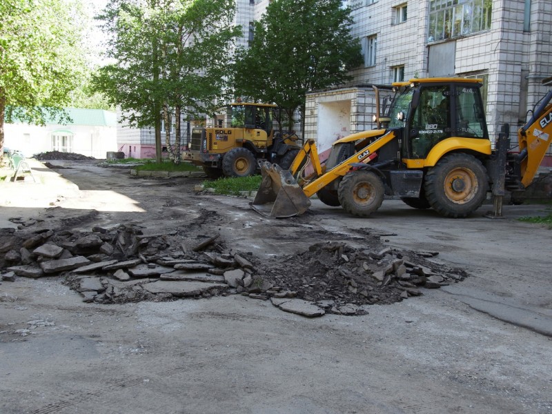 В Эжве приступили к ремонту дворов