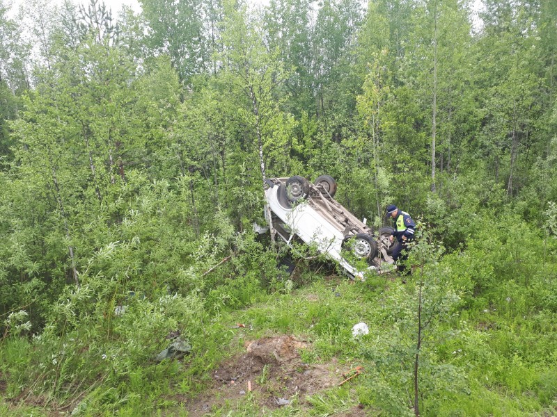 За сутки в Коми два автомобиля вылетели с трасс, два человека получили травмы