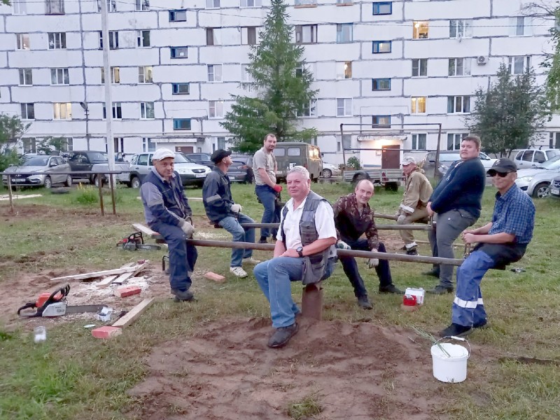 Активисты движения #ЧистоМикунь благоустроили еще одну детскую площадку