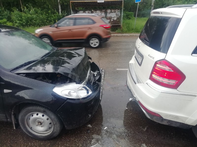 Под Сыктывкаром 60-летняя женщина на Renault спровоцировала аварию и получила травмы  