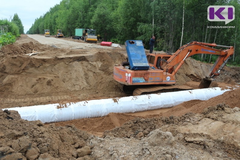 В Сыктывкаре проинспектировали ход ремонта малой объездной и тротуаров

