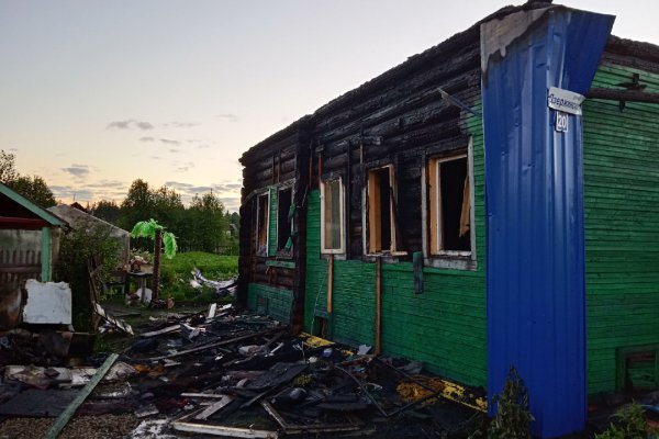 В Нювчиме сгорел дом у женщины с тремя внуками, требуется помощь