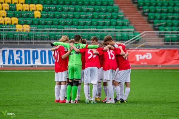 Команда спортшколы Коми по футболу обыграла и третьего лидера турнирной таблицы