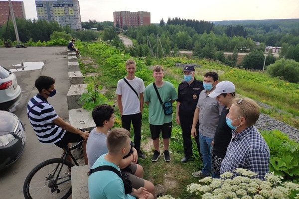 Полицейские и общественники Коми проверили, чем занимаются школьники в летний период