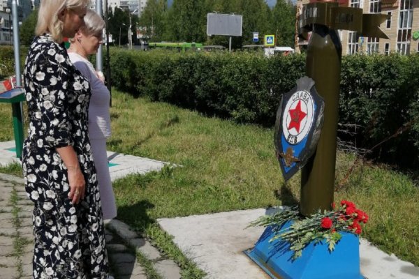 В Эжве отметили День ВДВ возложением цветов в сквере Мирный