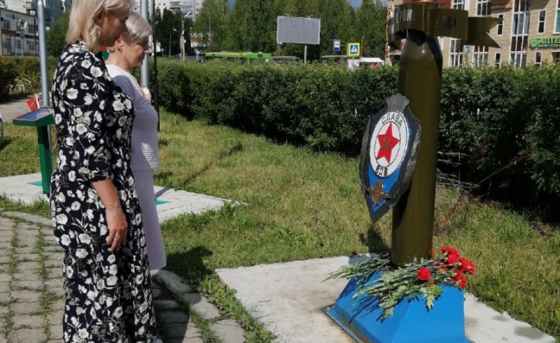 В Эжве отметили День ВДВ возложением цветов в сквере Мирный