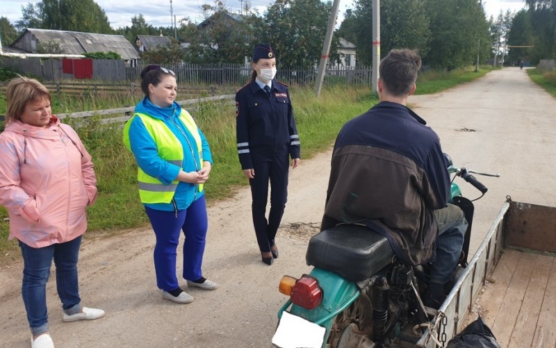 В пгт. Боровой Ухты активные группы родителей напомнили о правилах дорожного движения