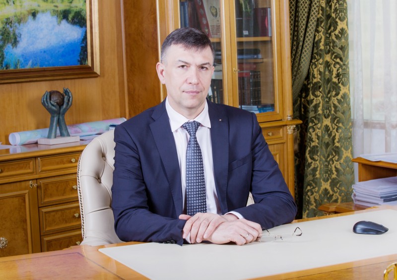 Поздравление гендиректора ООО "ЛУКОЙЛ-Коми" Александра Голованева с юбилеем Коми