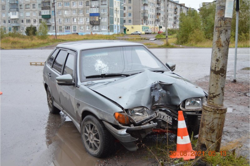 В Воркуте девушку на "четырнадцатой" остановил столб