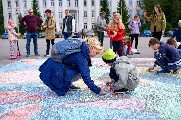 Площадь в Ухте на сутки превратилась в полотно десятка юных художников