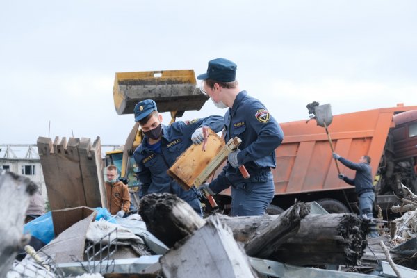 Огнеборцы и спасатели Коми приняли участие в экологической акции 