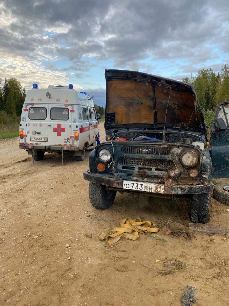 На дороге своих не бросаем: в Коми пострадавшим в аварии помогли простые водители