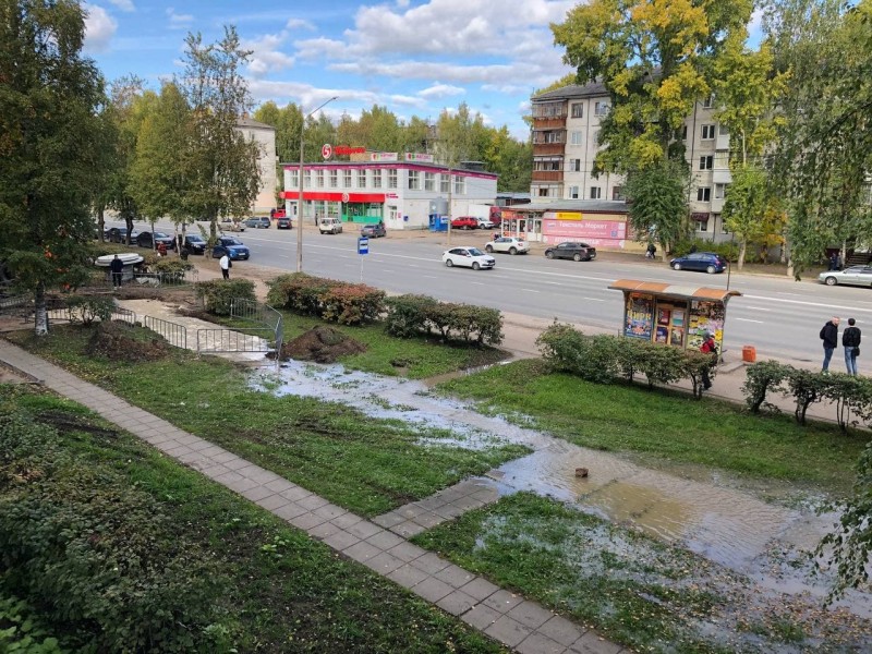 В центре Сыктывкара на сетях водоканала произошла авария