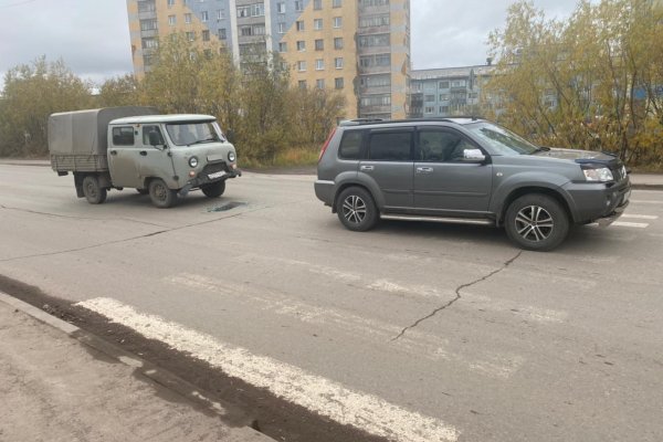 В Воркуте водитель грузового УАЗа догнал и врезался в Nissan X-Trail