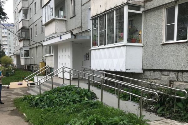 В эжвинском доме по иску прокуратуры в защиту прав детей-инвалидов оборудованы пандус и подъемник 

