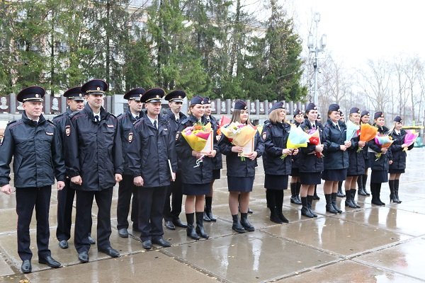 В Сыктывкаре поздравили дознавателей МВД