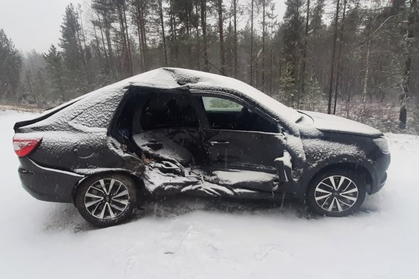 В Усть-Вымском районе в ДТП пострадали три человека, один из них в коме