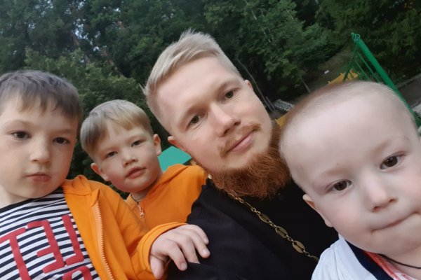 Быть папой: иерей Иоанн Коюшев рассказал, каково быть отцом трех мальчишек