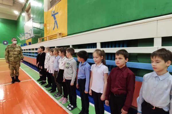 Военнослужащий Росгвардии провел занятие по строевой подготовке для сыктывкарских юнармейцев