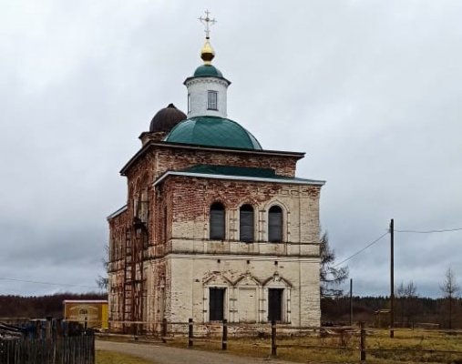 Богоявленский храм в д. Ляли покрыли шашечной кровлей