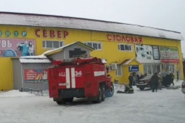 В Печоре пожарные спасли ребенка, запертого в загоревшемся автомобиле