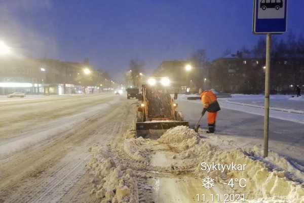 На улицах Сыктывкара работают 32 единицы снегоуборочной техники