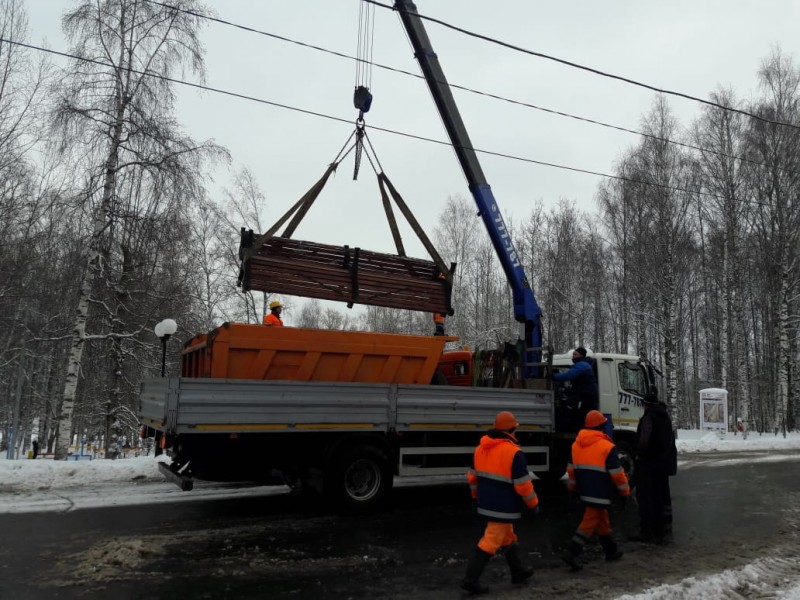 Только для прогулок: из Кировского парка в Сыктывкаре вывезли скамьи