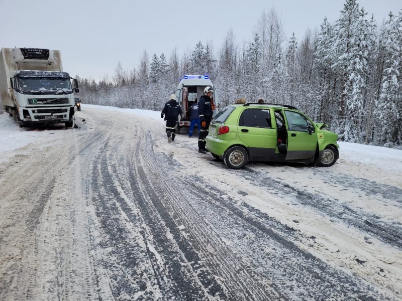 Под Ухтой после столкновения с большегрузом погибла водитель Daewoo Matiz