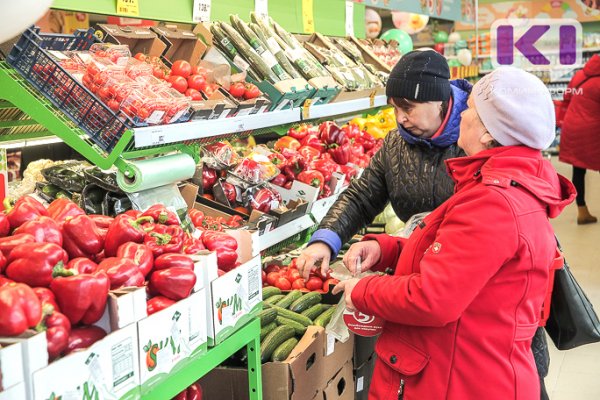 За неделю в Коми подорожали мука и огурцы, но подешевели помидоры и маргарин