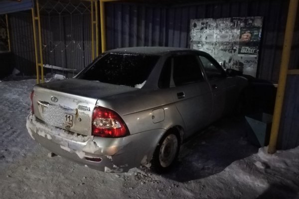 В Ухте ночной гонщик принял автобусную остановку за гараж 